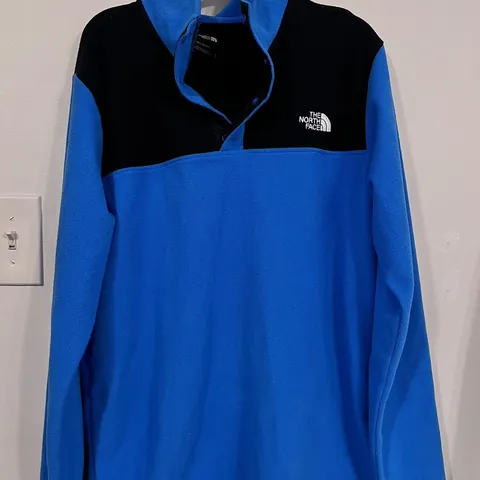Blue Northface Men’s Glacier Pullover Sweater