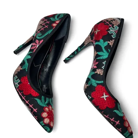 Vintage Charles David Embroidered Heels