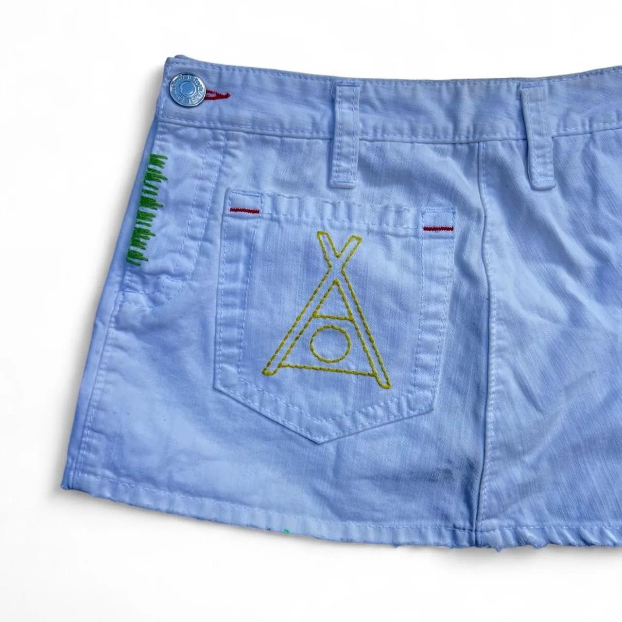 Rare Vintage Dsquared2 Runway White Mini Skirt with Embroidered Patch, photo 3 of 5